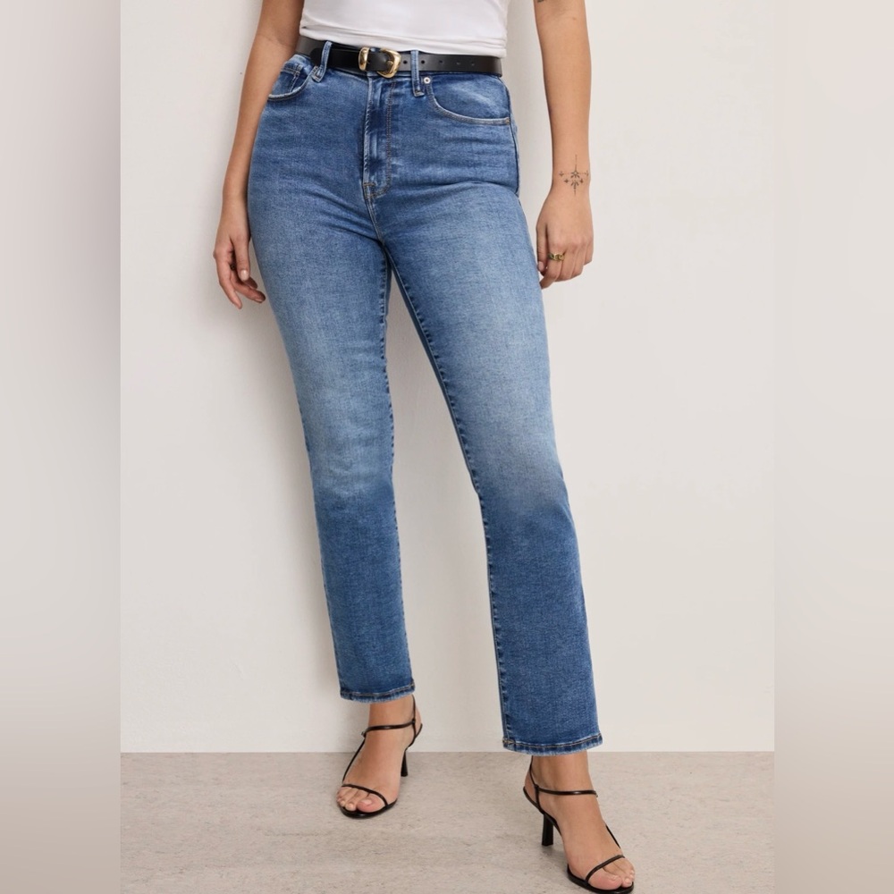 Good American Straight Leg Jeans in Medium Blue Wash